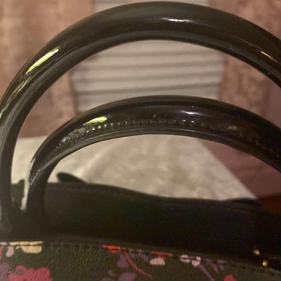 BETSEY JOHNSON BONNEE HANBAG BLACK PATENT LEATHER Heels sold separately - Picture 5 of 14